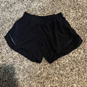 Lululemon black hotty hot 4” shorts